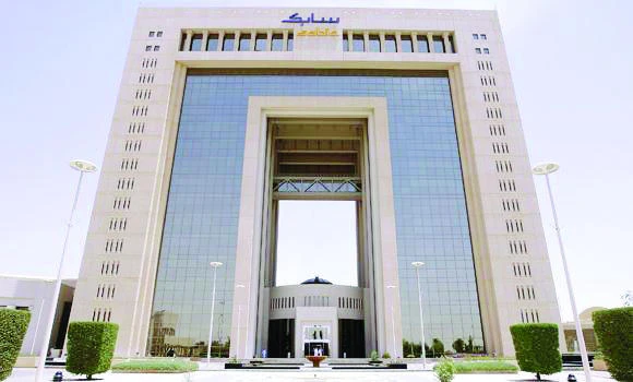 Saudi stocks up 2.9%; SABIC gains 3.4%