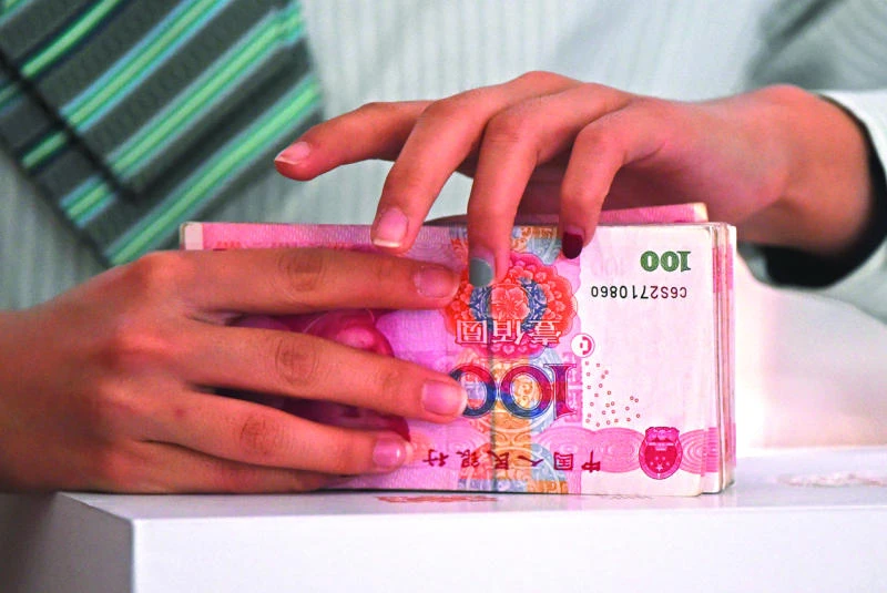 China FX reserves fall to $3.20 trillion, lowest since late 2011