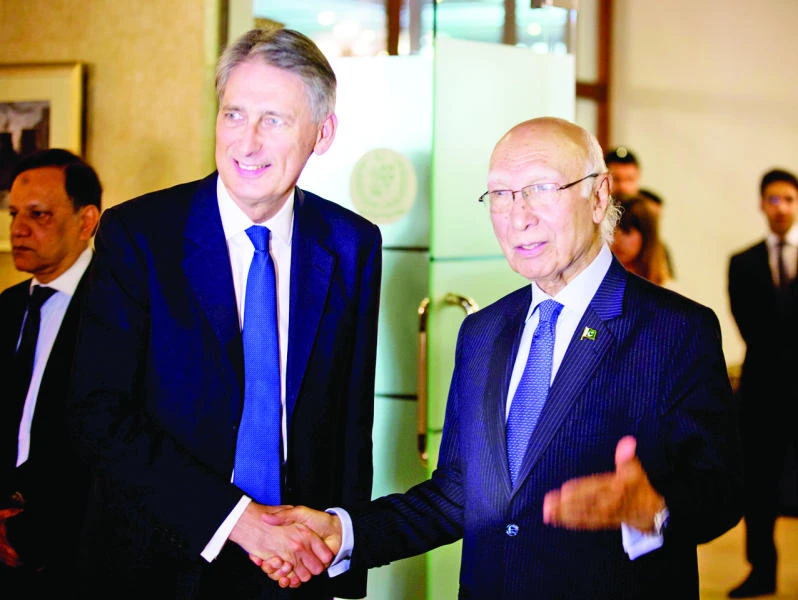 Islamabad pledges to prioritize Afghan peace process