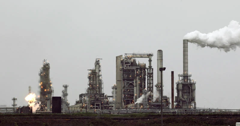 Oil rises again on OPEC meeting anticipation