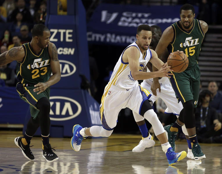 Curry long shot highlights Warriors win vs. Jazz