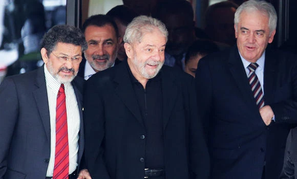 Prosecutors request Lula’s arrest