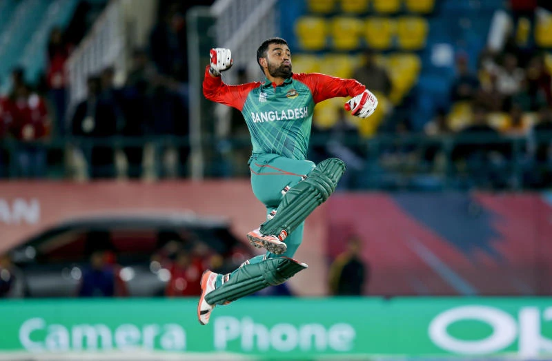 Tamim ton powers Bangladesh into Super 10s
