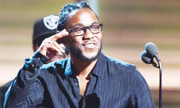 Surprise Lamar album debuts at Number.1