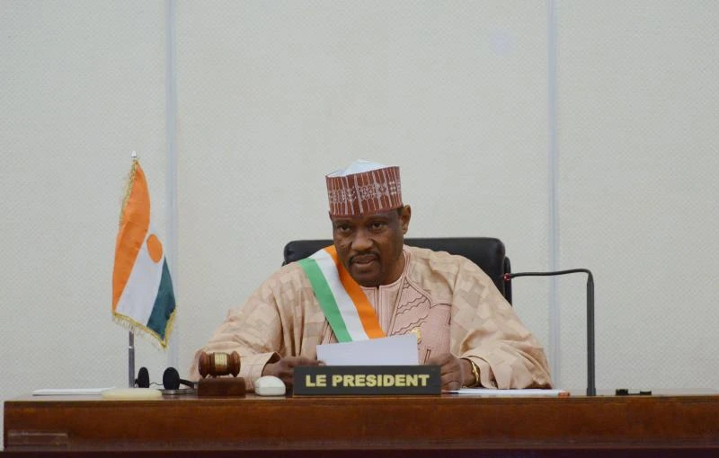Niger presidential candidate ill, to be flown to Paris