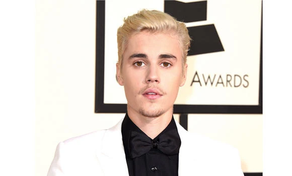 Justin Bieber settles
paparazzi assault suit
