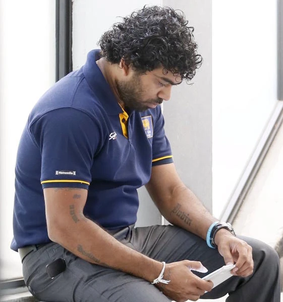 Injured Malinga to fly home