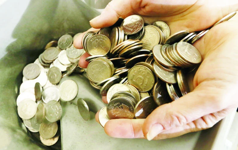 Russian central bank keeps key rate high