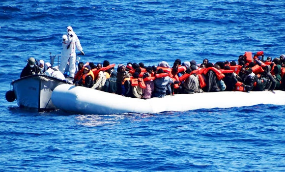 Italy navy rescues hundreds of migrants at sea, recovers body
