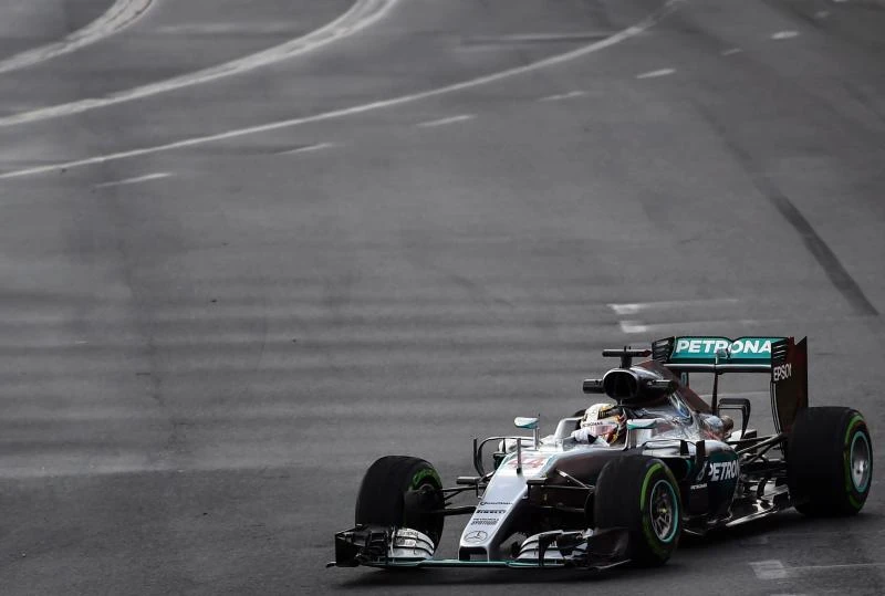 Dominant Hamilton gives Rosberg the slip