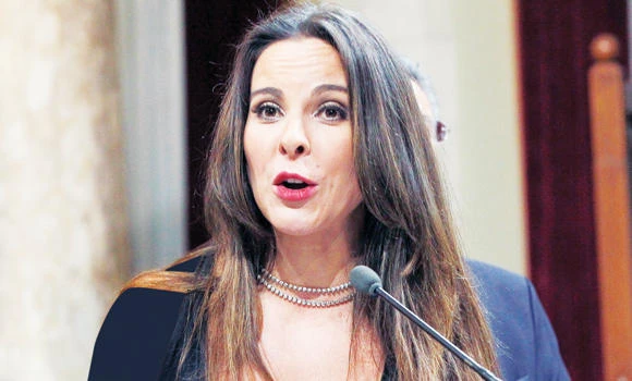 Mexican actress still angry with Sean Penn