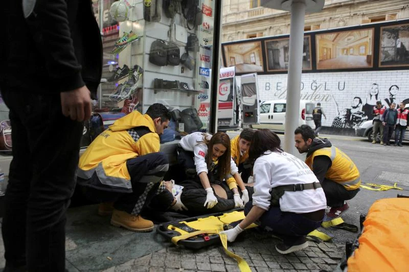 Suicide bomb kills 5, wounds 36 in Istanbul shopping district