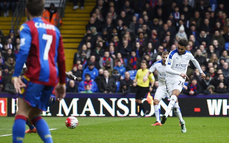 Mahrez stretches Leicester lead; Arsenal hits back