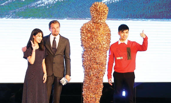 Leo all praise for China