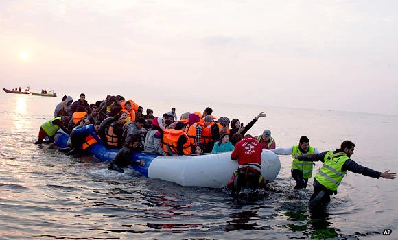 Turkish monitors arrive on Greek islands for migrant deal