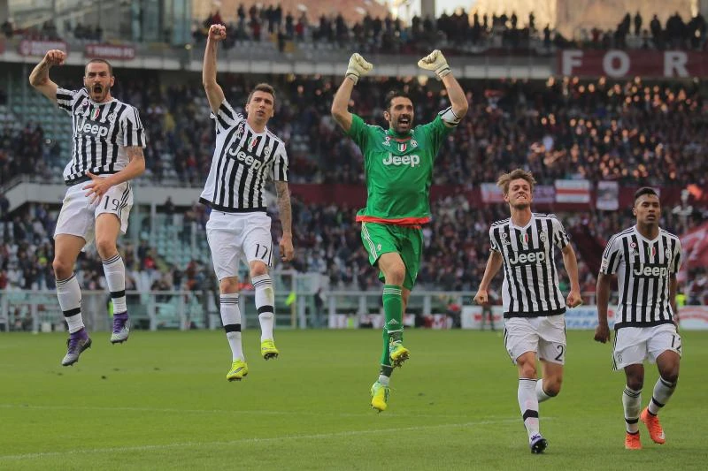 Barcelona draws but extends lead; while Juventus stays top