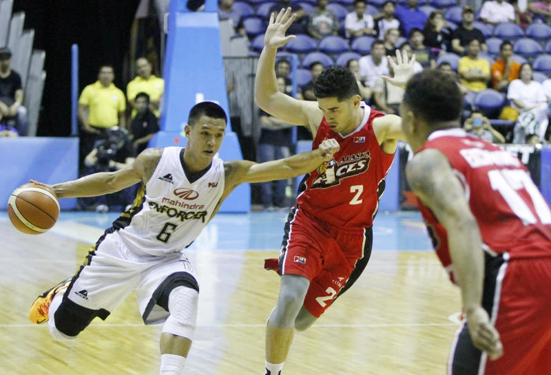 Mahindra stuns Alaska to boost playoff chances