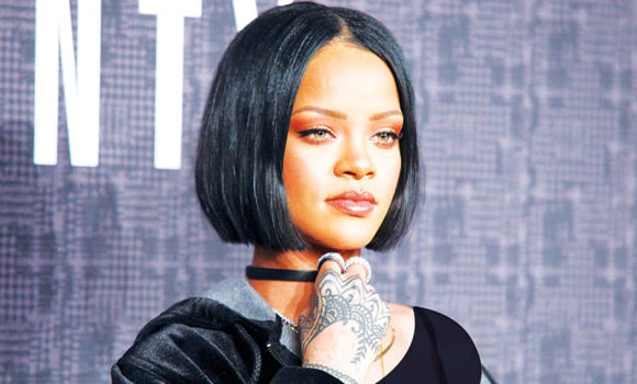 Rihanna reclaims Billboard top spot