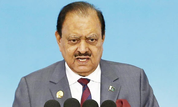 President Mamnoon vows to end terrorism on Pakistan Day