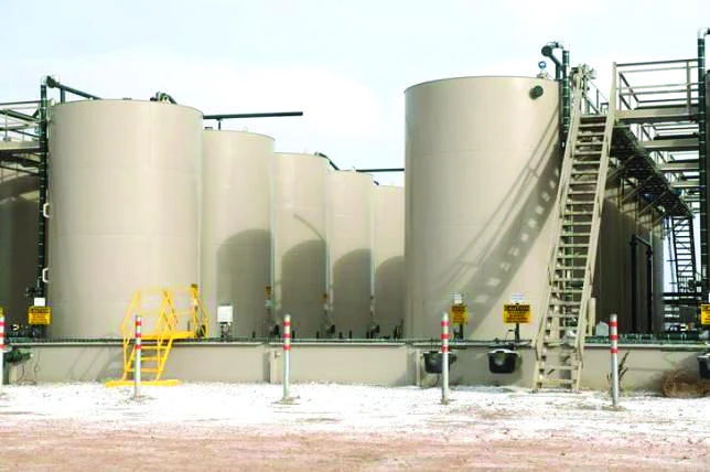 Scramble for oil storage extends, suggesting excess has room to run