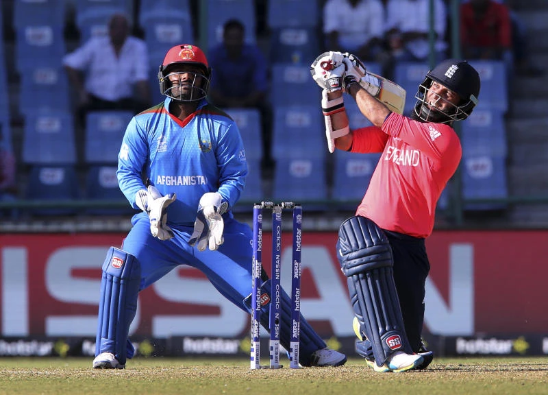 Moeen cameo keeps England in semifinal hunt