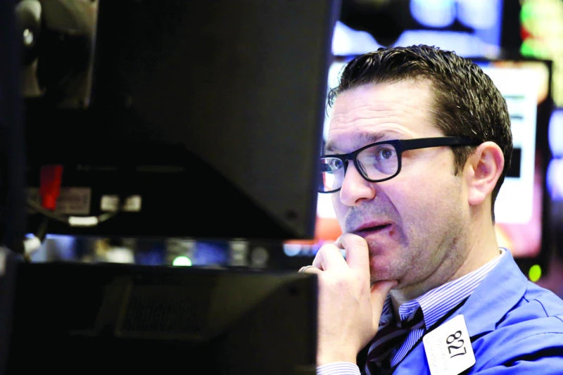 Oil falls below $40