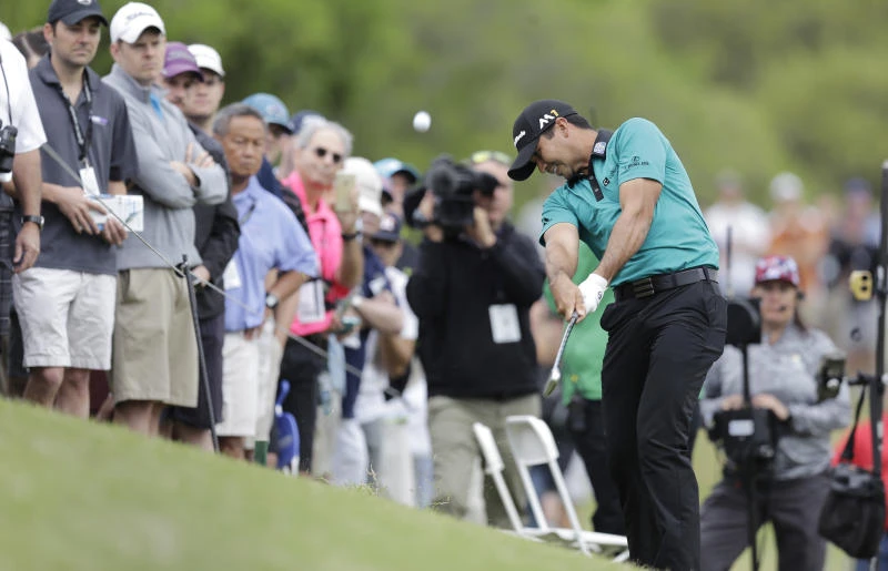 Jason Day tweaks back in victory at Match Play