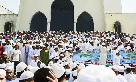 Bangladeshis hold rally to keep Islam as state religion