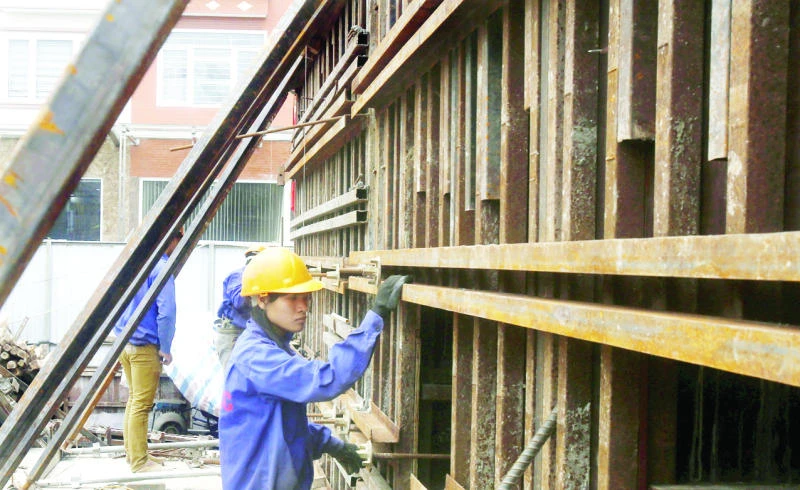 Vietnam’s economic growth hampered by low oil prices