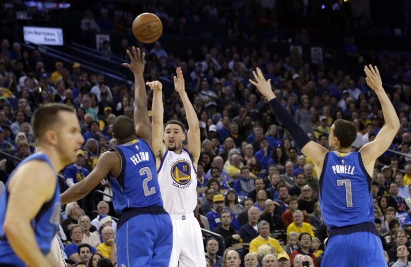 Warriors rain 3-pointers on Mavs for 65th victory