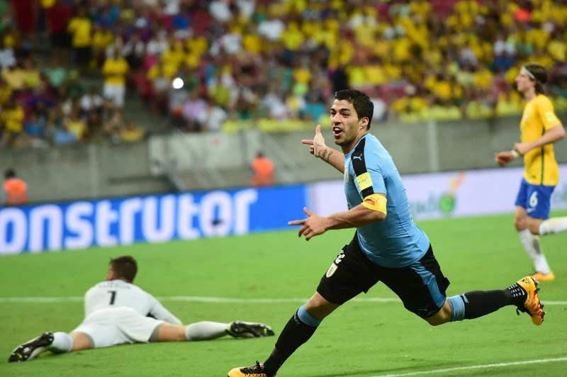 Suarez strikes as Uruguay holds Brazil