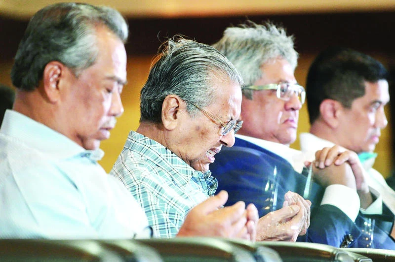 Malaysian opponents step up drive to oust PM