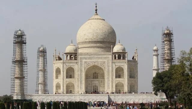 Taj Mahal minaret’s pinnacle falls off