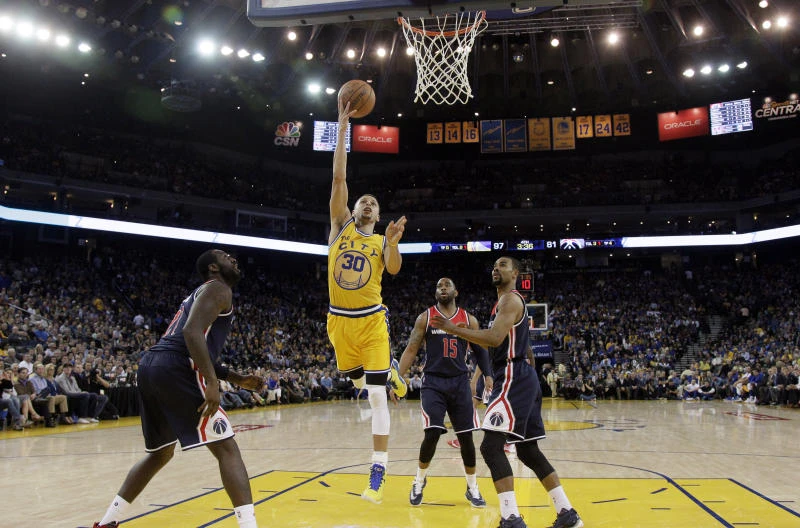 Curry, Warriors a victory closer to season wins record