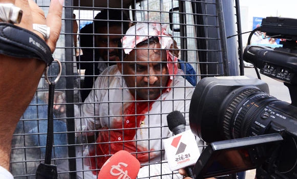 Indian Patel Patidar Community leader Laljibhai Patel sits inside a police van after he was injured in clashes between supporters of Patel Patidar and Gujarat Police at Mehsana, some 70 kms from Ahmedabad, in this April 17, 2016 photo. (AFP)