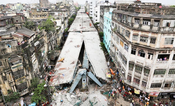 5 officials held for overpass collapse