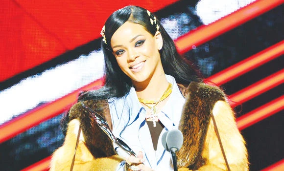 Rihanna, Clinton thrill at Black Girls Rock!