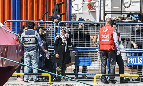Greece ships first migrants back to Turkey under EU deal