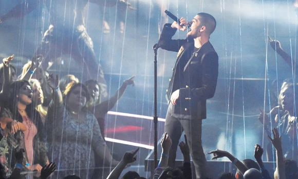 Zayn tops charts in post-1D debut