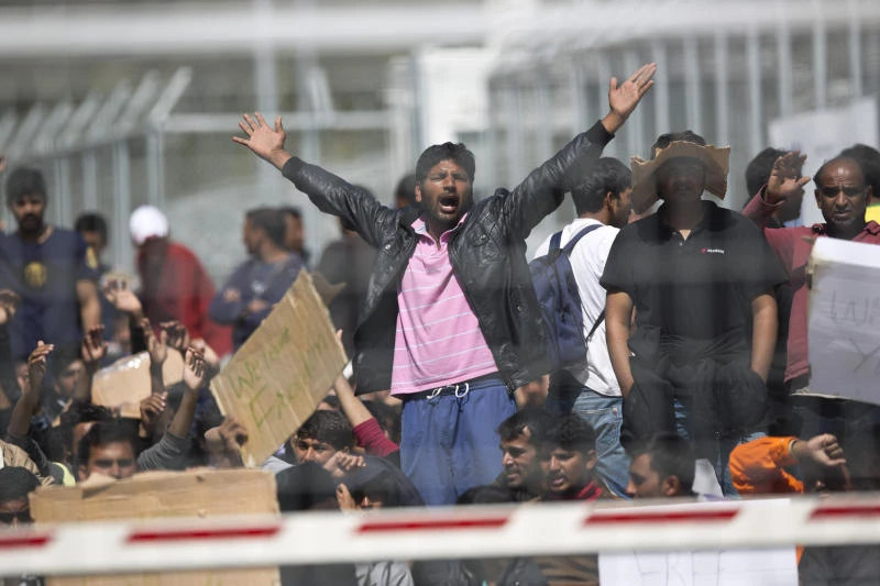 Greece: Pause in deportations, asylum claims mounting