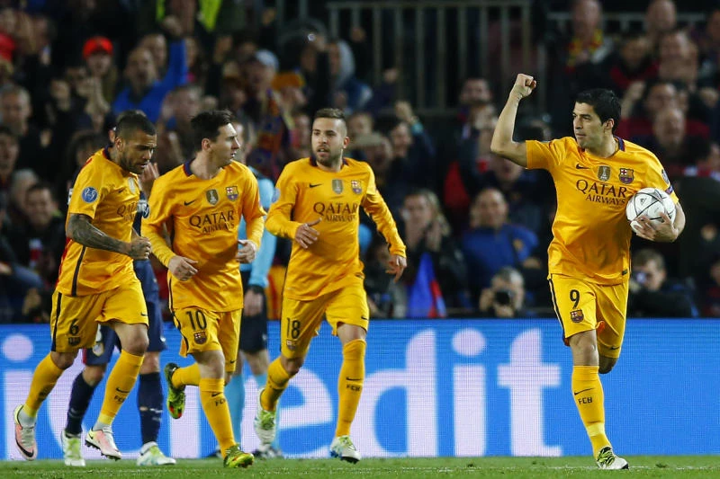 Suarez double salvages Barca against 10-man Atletico