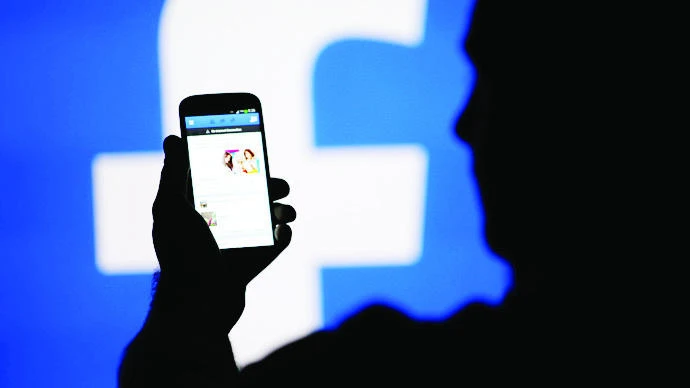 Facebook rearranging notification buttons to highlight video
