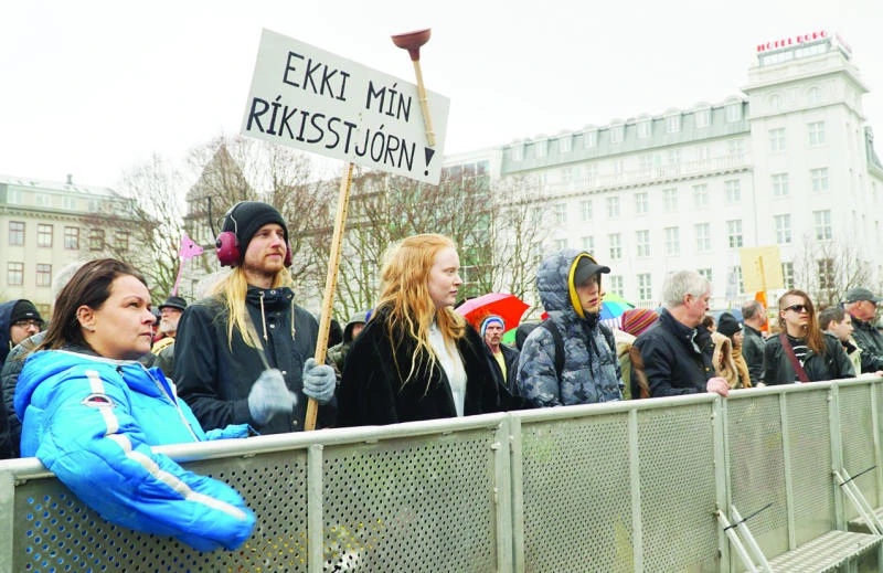Protests continue as new Iceland govt takes over
