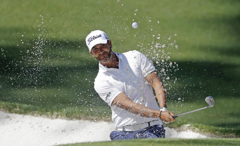 Rivals struggle to gain ground on Spieth at Masters