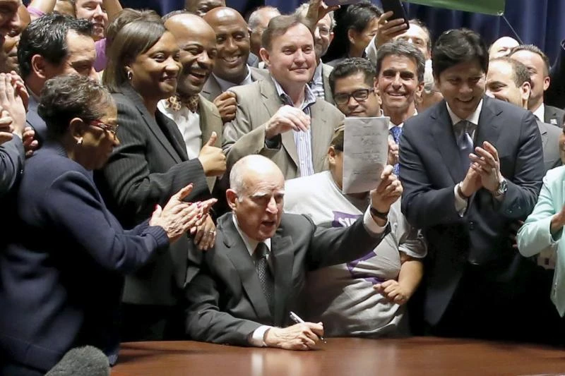 California to expand paid family leave for new parents