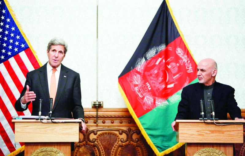 Kerry presses Afghan leaders on unity