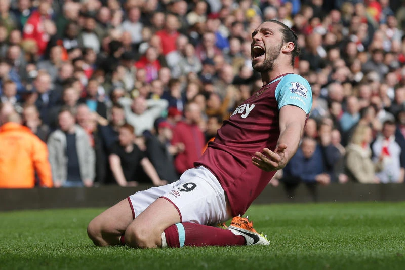 Carroll hat trick dampens Arsenal title dreams in 3-3 draw