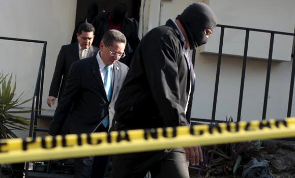 El Salvador raids Mossack Fonseca office, seizes documents