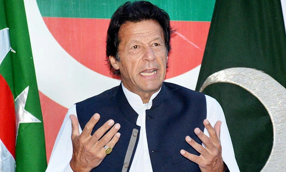 Imran calls on Pak premier to resign