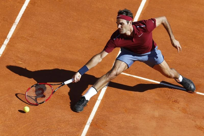 Federer dominant, Murray struggles at Monte Carlo